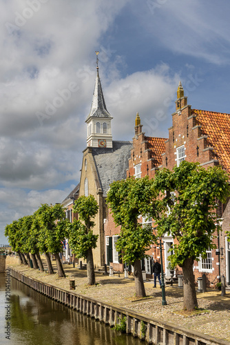Schilderij op canvas Historic canal scene with boats and church spire in Sloten, Friesland, Netherlan