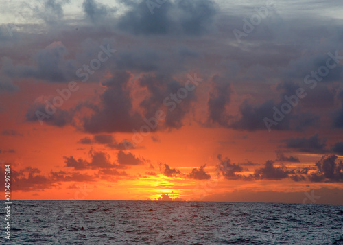 Wolkenstimmung bei Sonnenuntergang am Meer, Insel La Palma, Kanaren, Spanien, Europa 