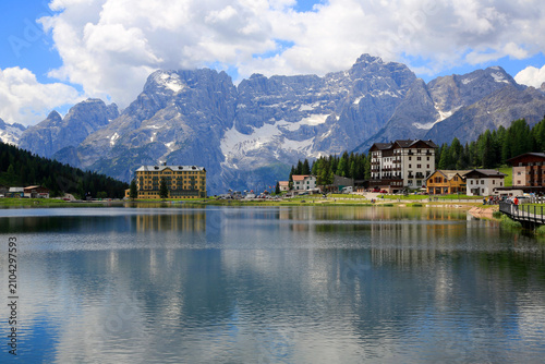 Bergmassiv mit Misurina See, Lago di Misurina, Dolomiten, Provinz Belluno, Italien, Europa