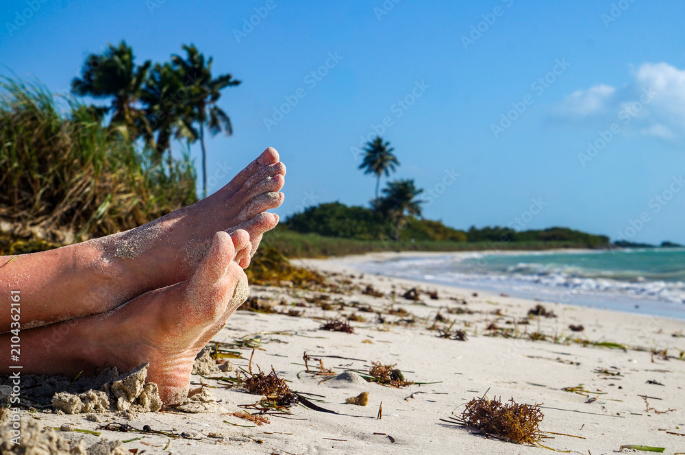 Fototapeta premium Sandy bare feet relaxing on beach at Bahia Honda State Park