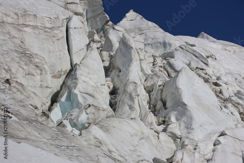 Fotografía Towering Glacier Ice Formations in the Swiss Alps