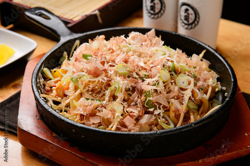 Obraz na płótnie Japanese style teppanyaki with bonito flakes on hot plate
