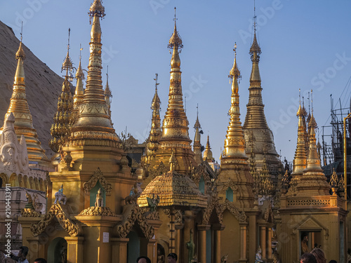 temple bouddhique à Rangoon au Myanmar