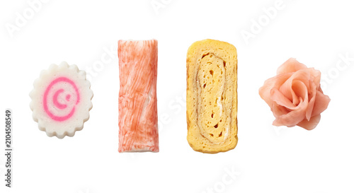 Foto Japanese food set with naruto tamagoyaki ginger and surimi