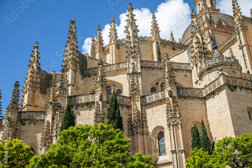 Catedral Gótica de Segovia, España. Edificio histórico con arquitectura impresionante. High quality commercial imagery suitable for marketing, adverti