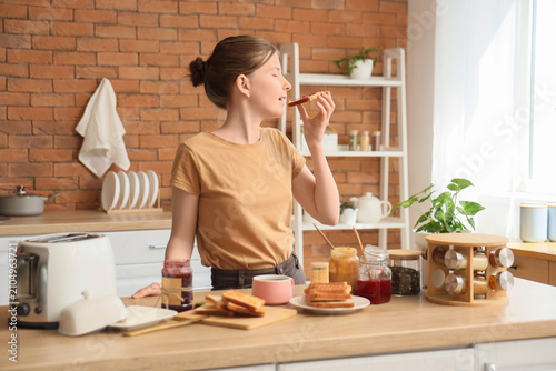 Young woman enjoying a bite...