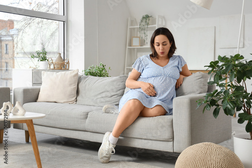 Pregnant woman with toxicos...