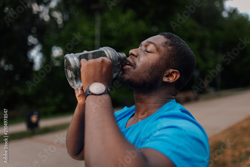 Quadro su tela Man hydrating during workout feeling refreshed and healthy