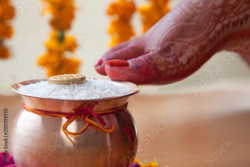 Schilderij op canvas Grihapravesh of bride about to overturn kalash of rice on threshold