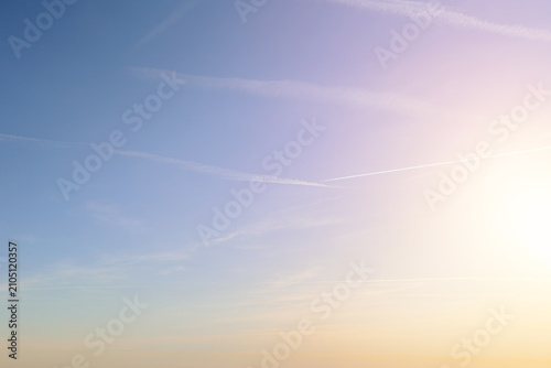 Foto Multiple airplane vapor trails stretching across morning sky
