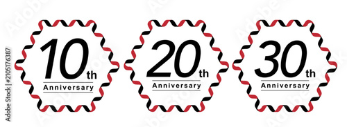 Foto 赤と黒の波型リボンフレームで飾られた10周年、20周年、30周年の周年記念ロゴイラストセット アニバーサリー