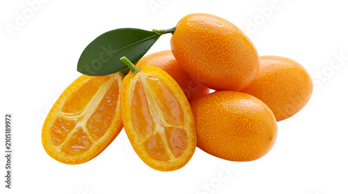 Cuadro en lienzo Kumquats with green leaf whole and halved, showing juicy pulp