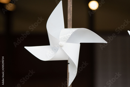 Canvastavla White Pinwheel on Wooden Pole with Blurred Bokeh Lights