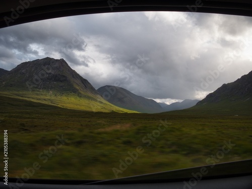Принти на полотні Glen coe highlands dramatic light through car window