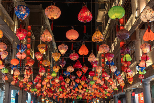 Cuadro en lienzo Shantou Street Festival with Colorful Illuminated Lanterns at Night