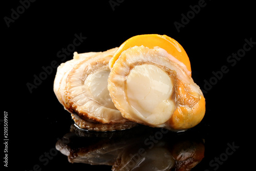 Принти на полотні Fresh Raw Scallop Meat with Yellow Shell on Black Background - Premium Seafood f