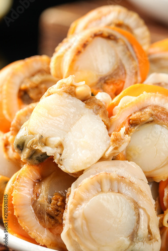 Принти на полотні Fresh Shucked Scallops with Yellow Shells - Raw Shellfish Meat Ready for Cooking