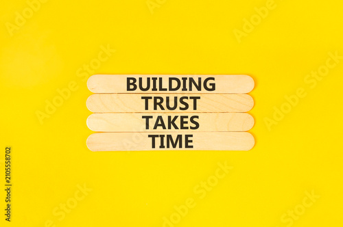 Foto Building trust takes time words symbol
