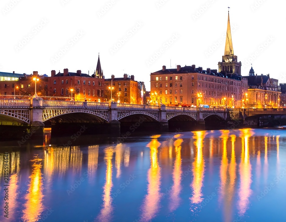 Fototapeta premium Dublin Cityscape at Dusk. (1)
