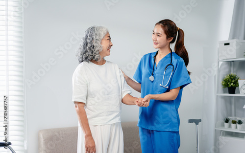 Obraz na płótnie Healthcare professional offers compassionate support to senior w