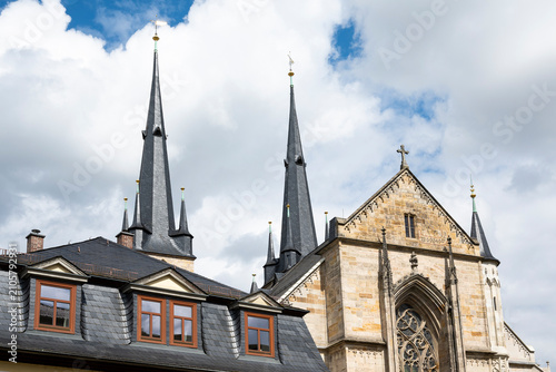 Tableau sur toile Die schiefergedeckten Türme der Johannis Kirche sind ein weithin sichtbares Wahrzeichen der thüringischen Stadt Saalfeld
