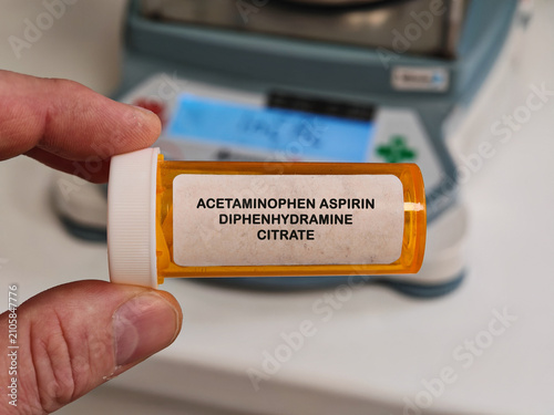 фотографія ACETAMINOPHEN ASPIRIN DIPHENHYDRAMINE CITRATE analgesic combination medicine for