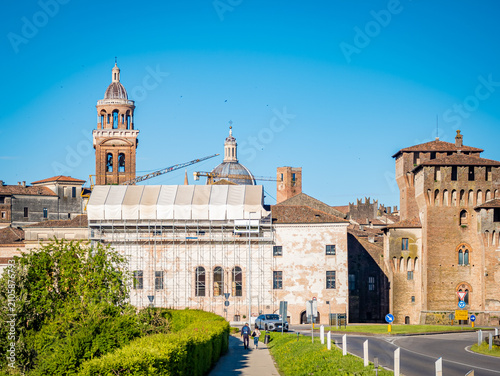 Obraz na płótnie Mantova cityscape features historic buildings like Palazzo Ducale and Castel San Giorgio
