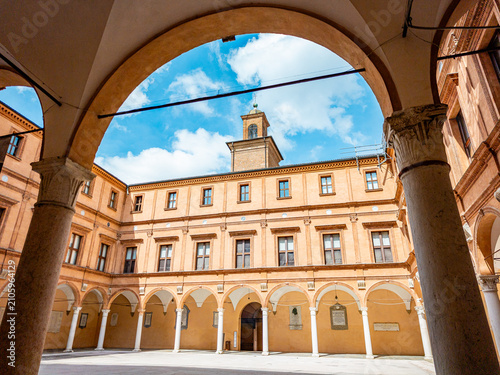 Cuadro en lienzo Palazzo dei Pio courtyard in Carpi, Italy, reflecting Renaissance architecture w