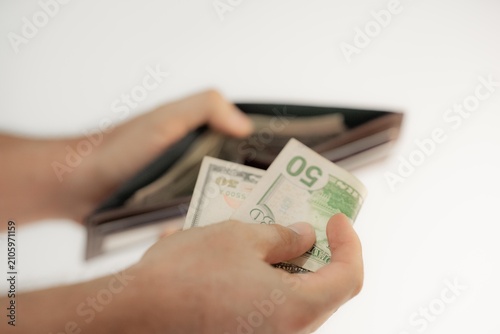 Foto DINERO EN LA MANO BILLETEREA DE FONDO
