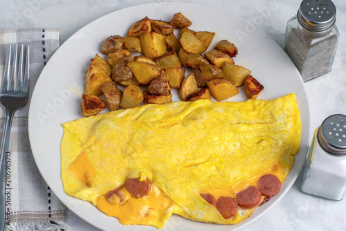 Bild auf Leinwand frankfurter  omelette with home fries