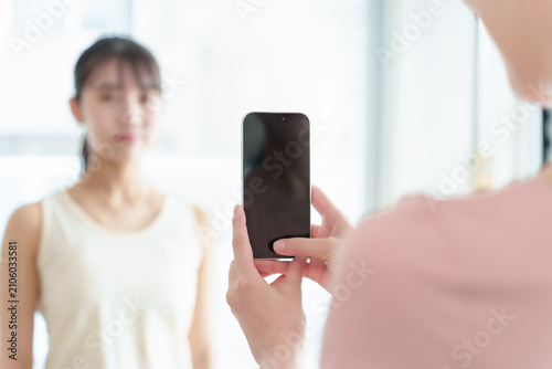 ピラティス　姿勢　撮影　スマートフォン