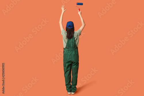 Female Asian painter with r...