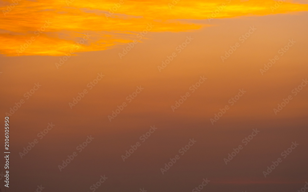 Fototapeta premium Enjoy a panoramic view of the skyline. The sun rises in the morning sky with colorful clouds. and beautiful cloud patterns In the soft light of the morning 
