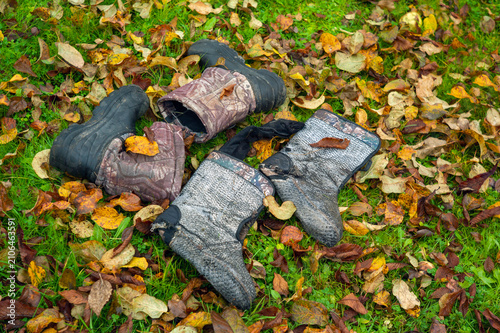 Obraz na plátne abandoned decayed old boots