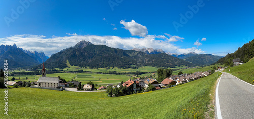 Fotografía Santa Maria (Aufkirchen) is a small village in the municipality of Dobbiaco in Val Pusteria, South Tyrol, Italy