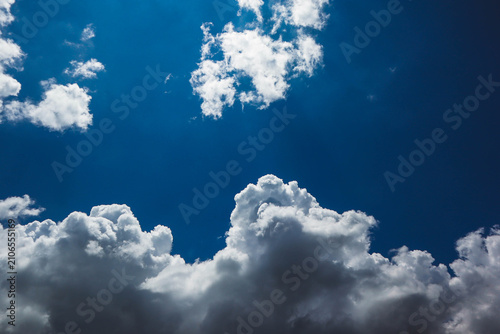 Foto Dramatic Cumulus Clouds Against Deep Blue Sky Background.