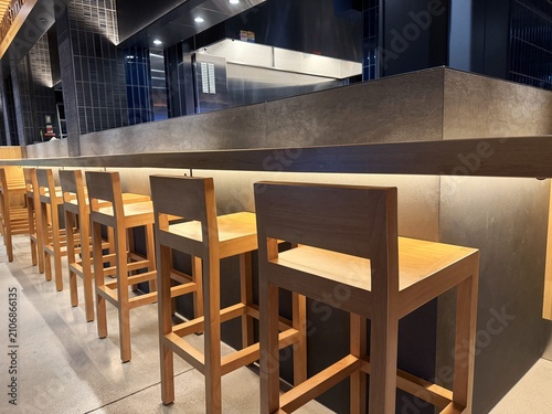 高級な日本料理店・鮨屋のカウンター