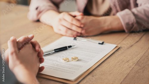 Fotografie End of marriage and divorce agreement