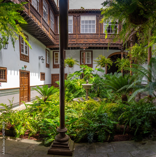 фотографія The Canary Islands boast beautiful architecture in San Cristóbal de La Laguna