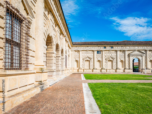 Foto Palazzo Te showing its classical Renaissance architecture with stone walls, arch