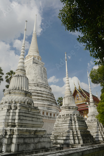 The white pagoda and the ordination hall of Wat Suwan Dara Ram Ratchaworawihanan ancient templeare distinguished by their magnificent and highly valuable murals.