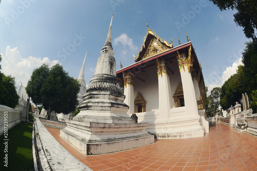 The white pagoda and the ordination hall of Wat Suwan Dara Ram Ratchaworawihanan ancient templeare distinguished by their magnificent and highly valuable murals.