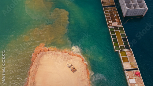 Konstfotografi Land reclamation project advancing in the ocean