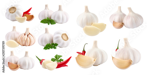 Food Photography. Garlic. Cloves. Bulbs. Spices. Fresh Ingredients. Isolated on transparent background
