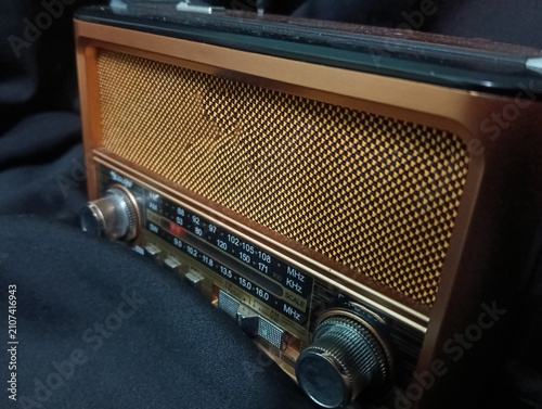 Quadro su tela A vintage portable analog radio with a classic wooden cabinet, woven speaker grille, and silver tuning knobs