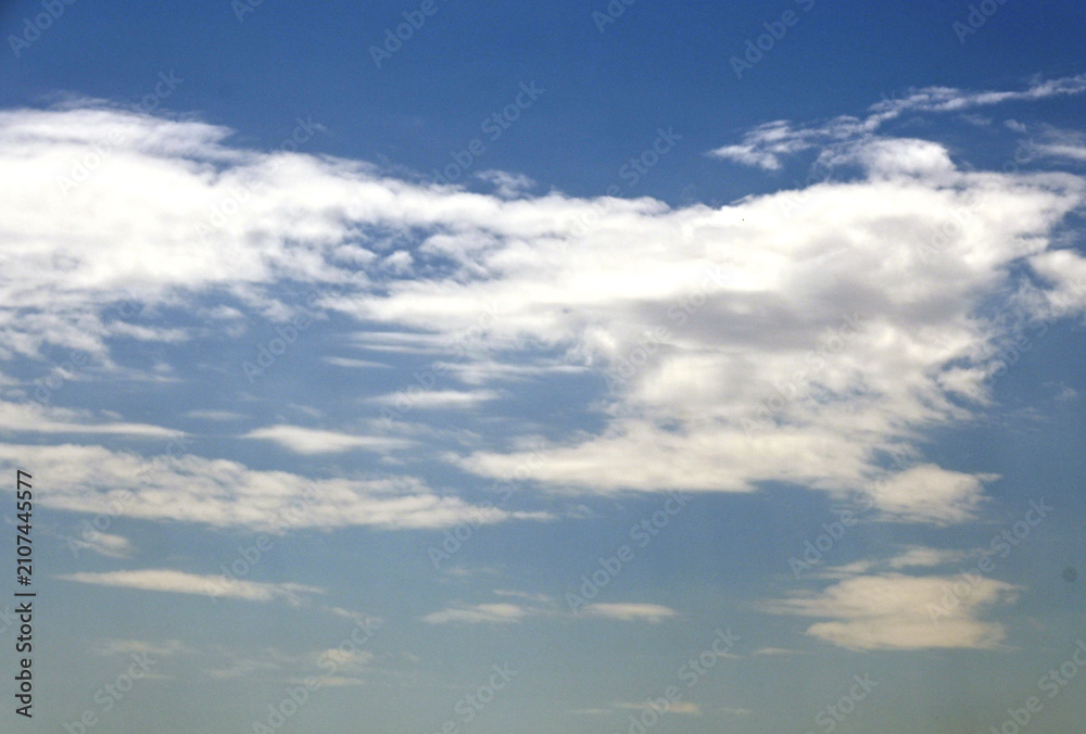 Obraz premium Partly Cloudy Sky
