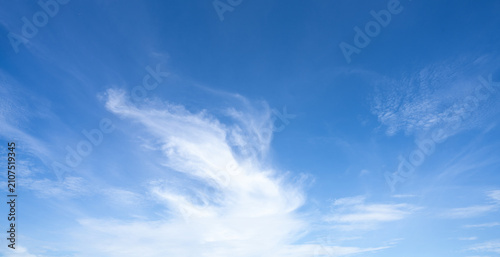 Bild auf Leinwand Blue sky and white cirrocumulus clouds texture background