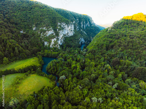 Cuadro en lienzo Great Una Waterfalls in Bosnia and Herzegovina near Martin Brod