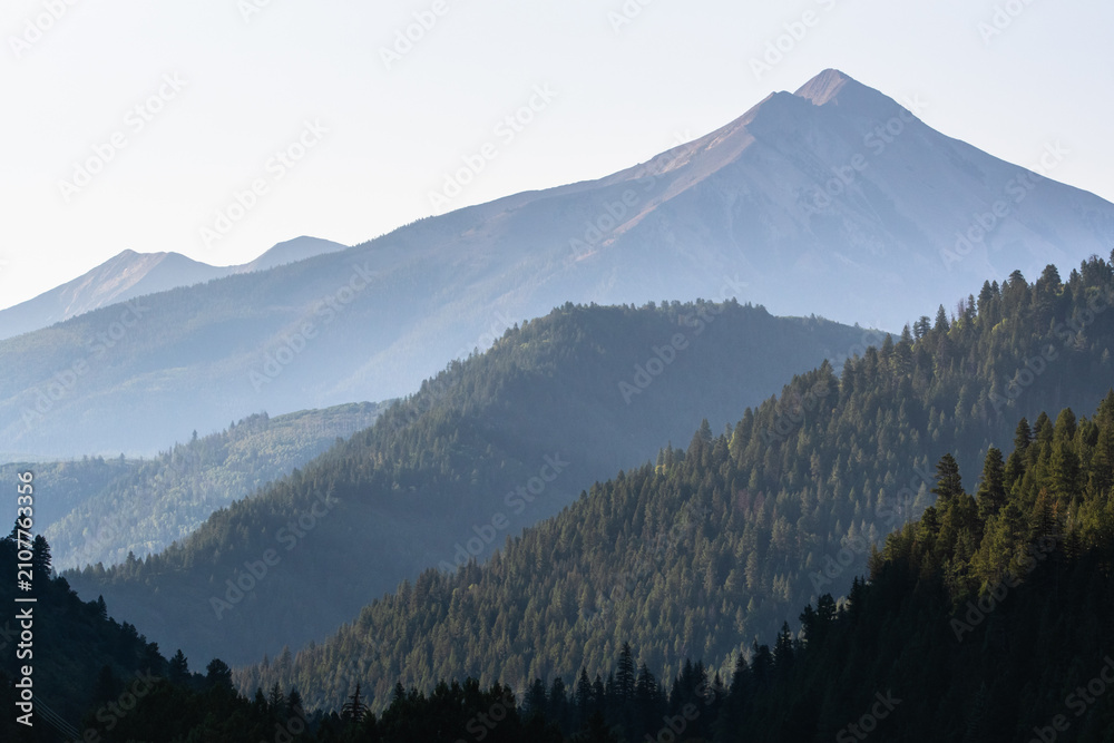 Obraz premium Hazy view of Mount Sopris in Colorado