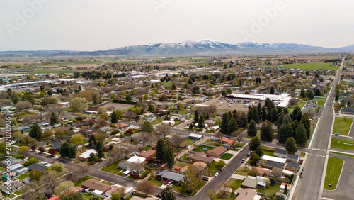 Konstfotografi Aerial view of a residential neighborhood with tree lined streets and mountains in the distance